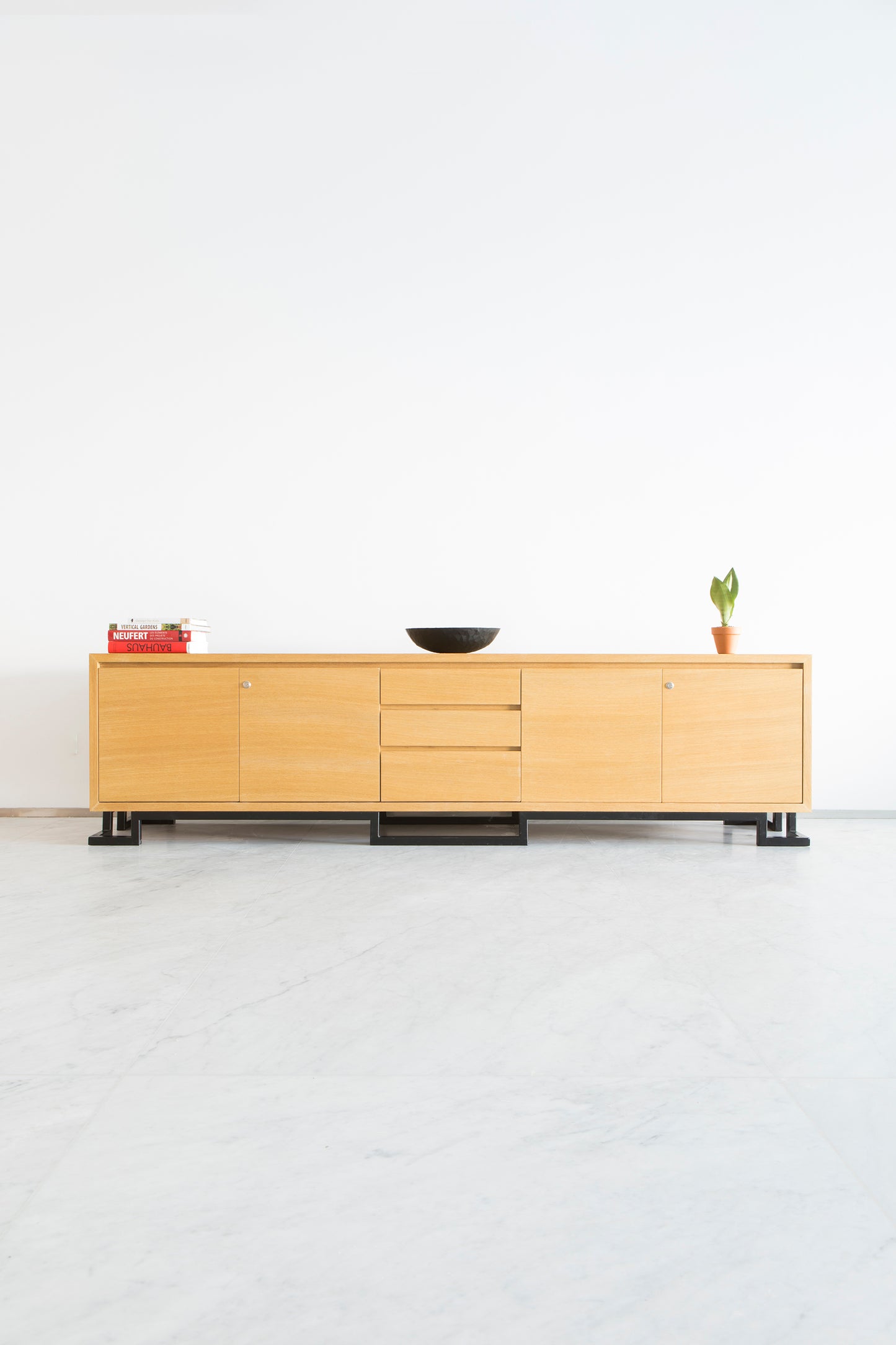 STORAGE DRESSER