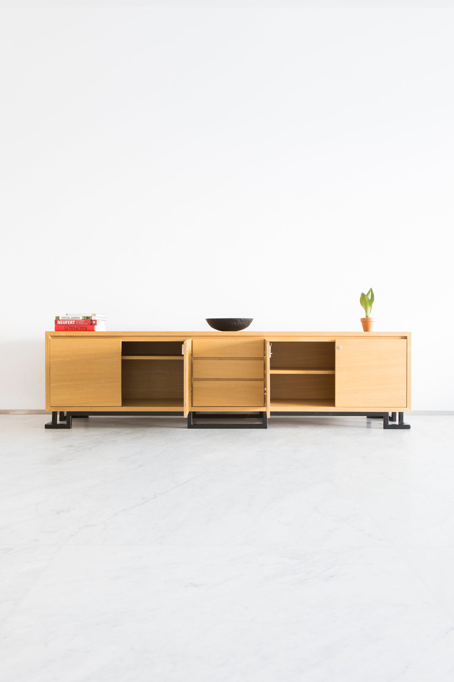 STORAGE DRESSER