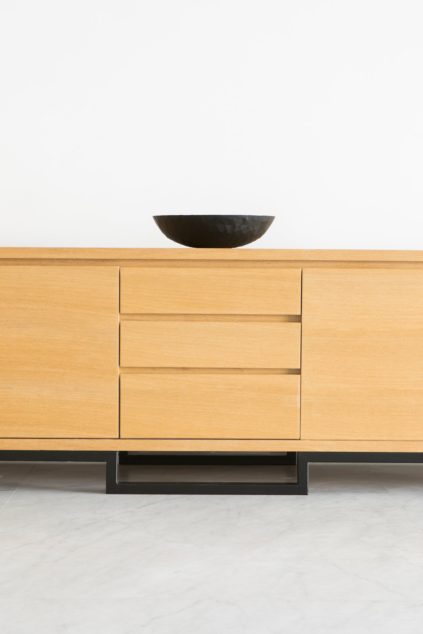 STORAGE DRESSER