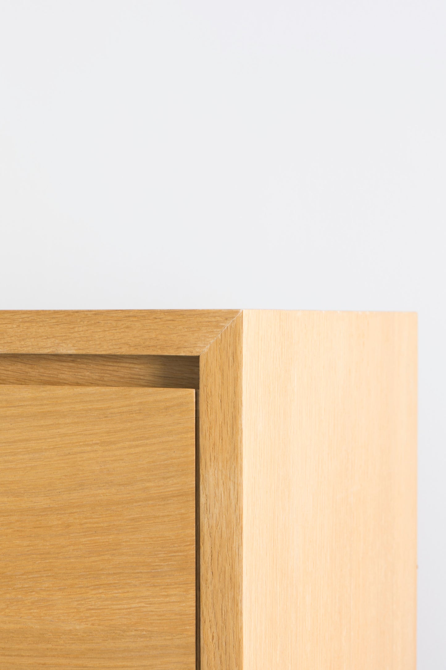 STORAGE DRESSER