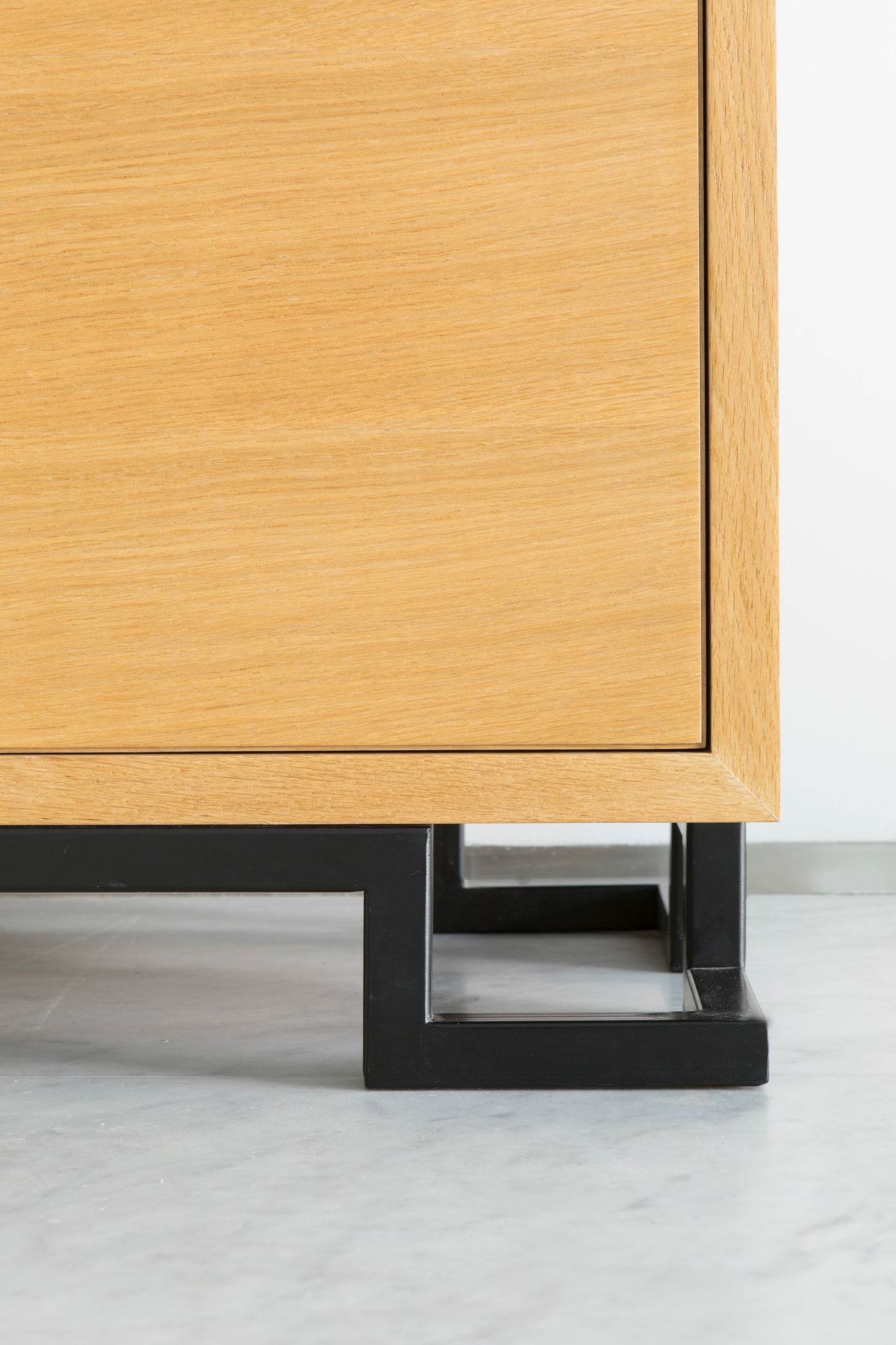 STORAGE DRESSER