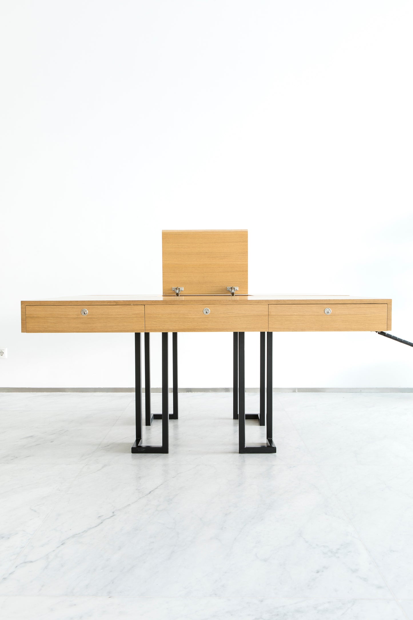 MEETING TABLE DESK