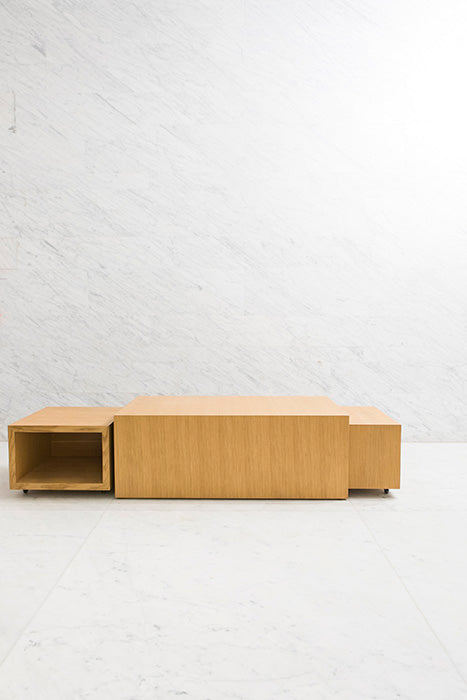 NESTING TABLES