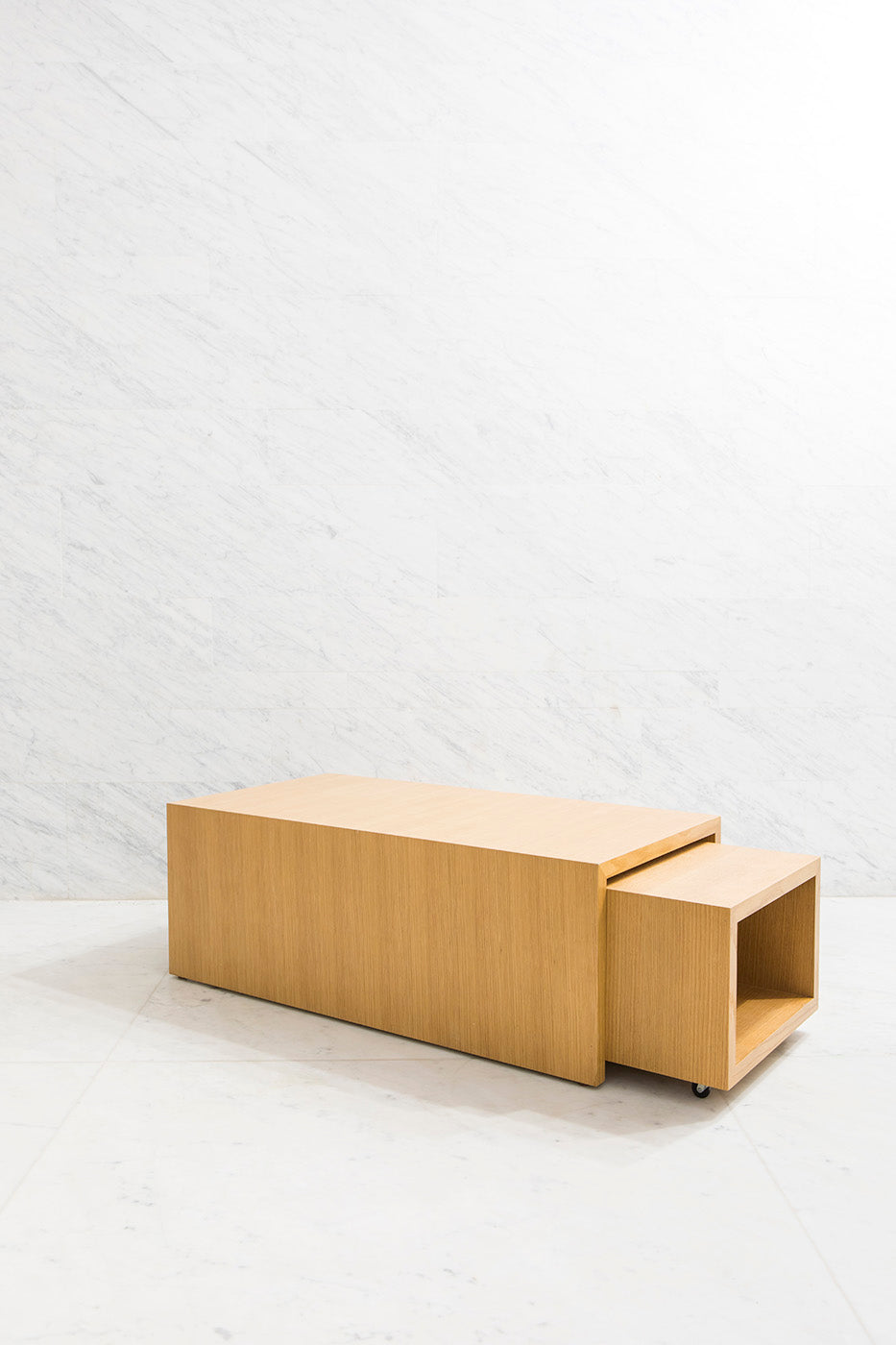 NESTING TABLES