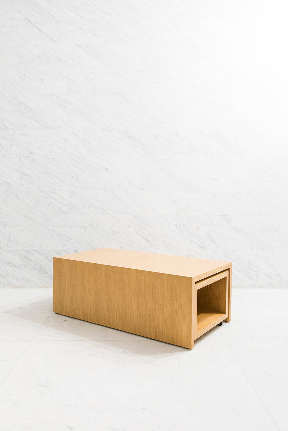 NESTING TABLES