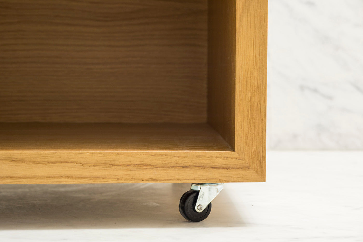NESTING TABLES