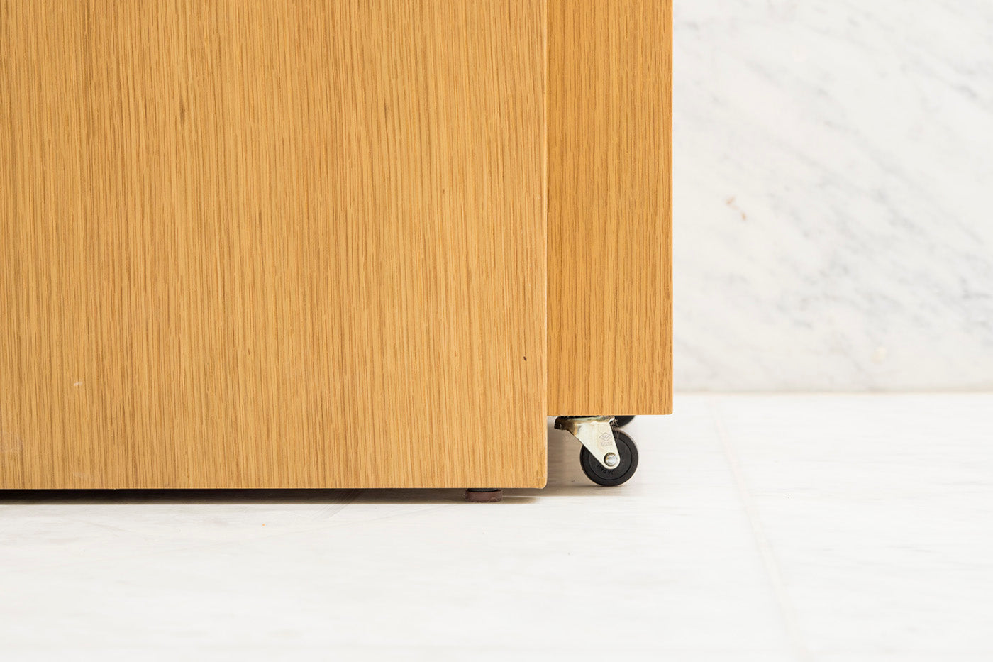 NESTING TABLES
